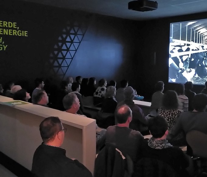 Über 40 Personen schauten gemeinsam mit den Managern der Ökomodell-Region Stadt und Landkreis Regensburg in der um:welt den Film "Bauer unser".